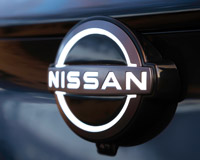 Фото логотипа (эмблемы, знака, фирменной надписи) автобусов марки Nissan «Ниссан»